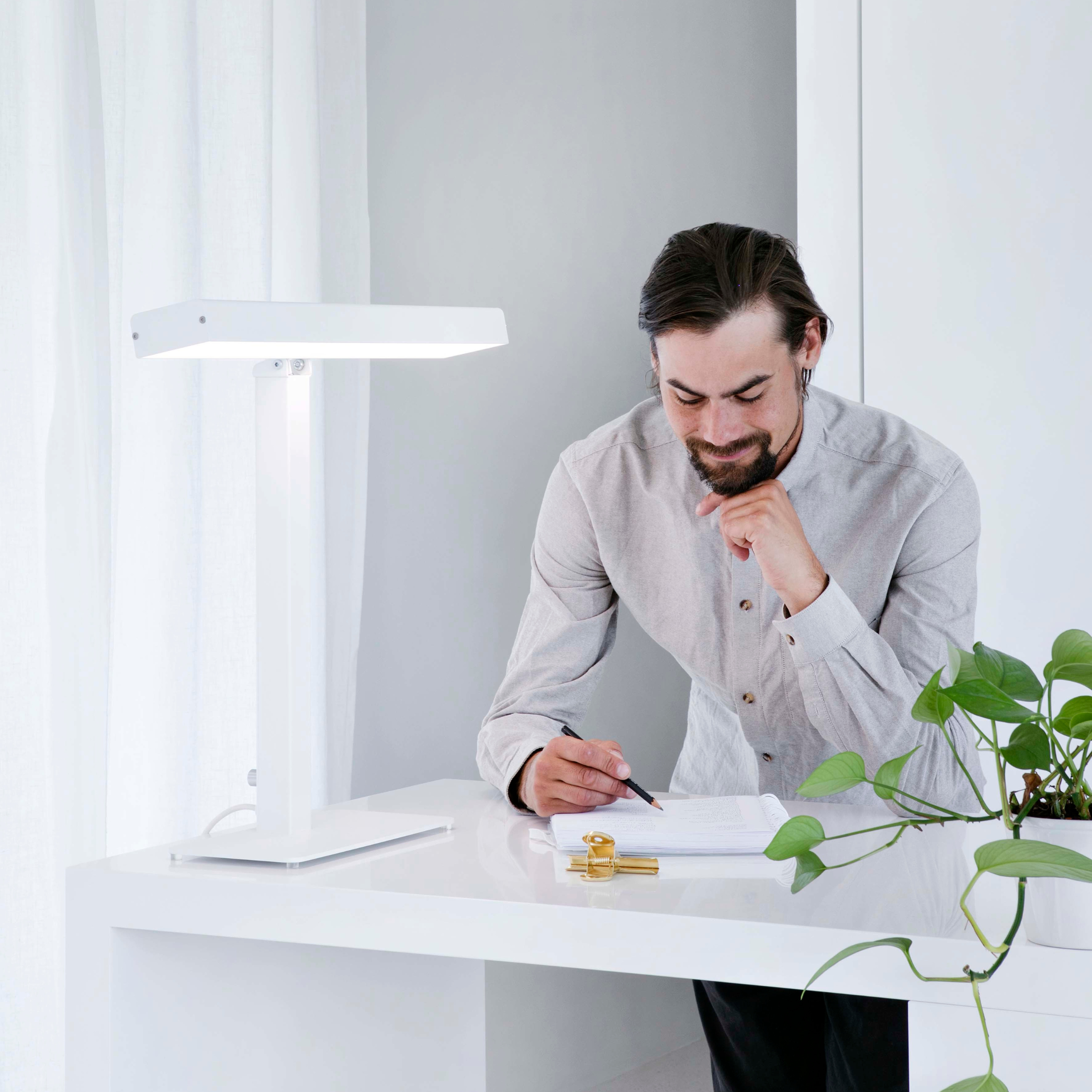 Innolux Valovoima Skrivebord – Stilren lysterapilampe til energi og fokus